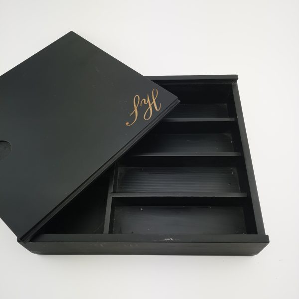 Preiswerte Schuhpflege-Box mit Schiebedeckel mit 6 Fächern 9-teilig befüllt optional und gratis individuelle Gravur – Bild 3