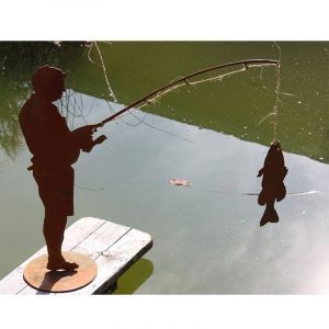 Deko Teichfigur Angler "Otmar" mit Fisch | Vatertag Geschenkidee für Angelfreunde in Edelrost