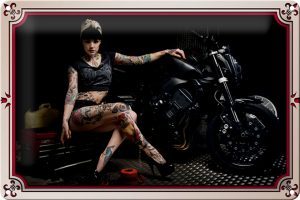 Schild Blech 30x20cm - Made in Germany - Motorrad Bike Girl Pinup Frau Tattoo Metall Deko Blechschild