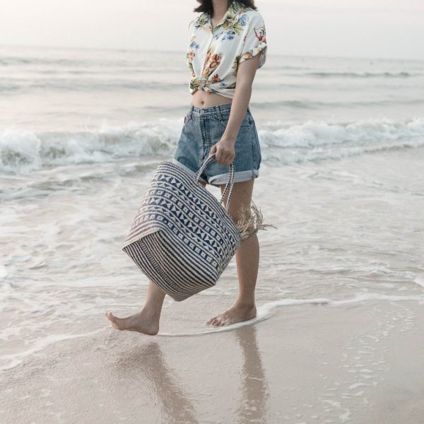 Blaue Einkaufstasche | Strandtasche | Tragetasche KIDUL aus Rattan – Bild 3