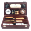 Hebold Schuhmacherei Profi Schuhputzkasten Buchenholz Farbe Mahagonie mit silbernen Verschlüssen befüllt 22-teilig Optional Gratis-Gravur