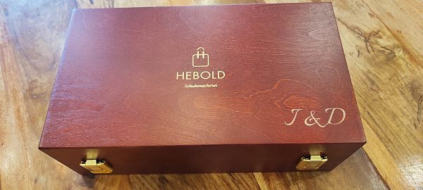 Hebold Schuhputzkasten "Schuhmacherei" – Hochwertiger Holzschuhputzkasten mit Profi-Schuhpflegemitteln, edles Accessoire aus Echtholz, perfekte Geschenkidee für Männer, Made in Germany, inkl. Schuhpflegmittel 15-teilig – Bild 10