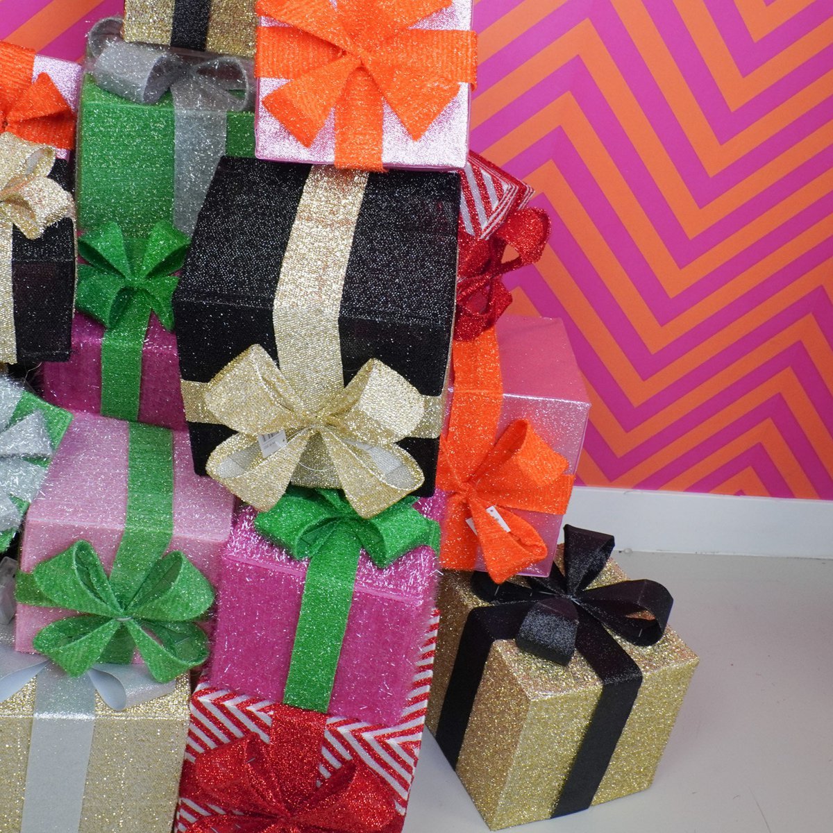 LED -Weihnachtsgeschenk - S3 - Polysteren - Schwarz/Gold -15/20/25 cm – Bild 5