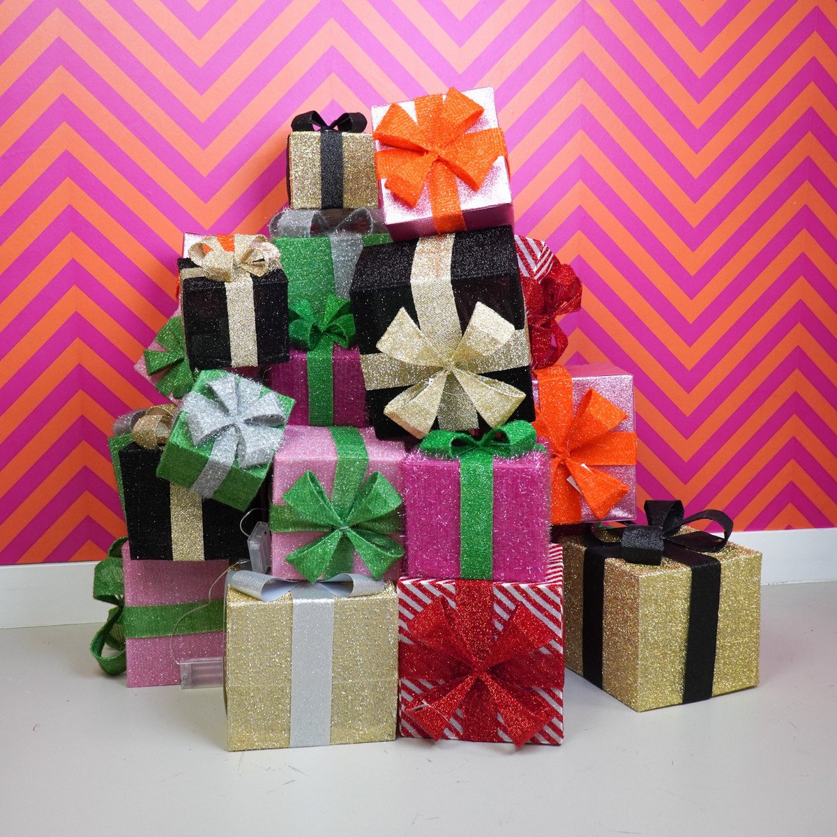 LED -Weihnachtsgeschenk - S3 - Polysteren - Schwarz/Gold -15/20/25 cm – Bild 7