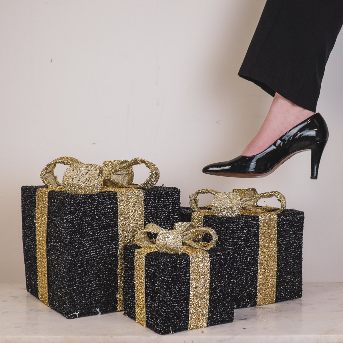 LED -Weihnachtsgeschenk - S3 - Polysteren - Schwarz/Gold -15/20/25 cm – Bild 3