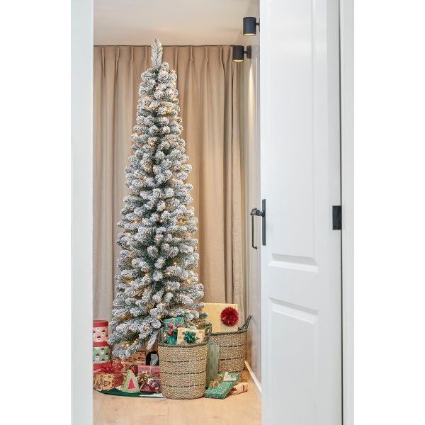 Schmaler künstlicher Weihnachtsbaum von Charlton mit warmweißer LED-Beleuchtung – H185 x Ø53 cm – Grün gefrostet – Bild 4