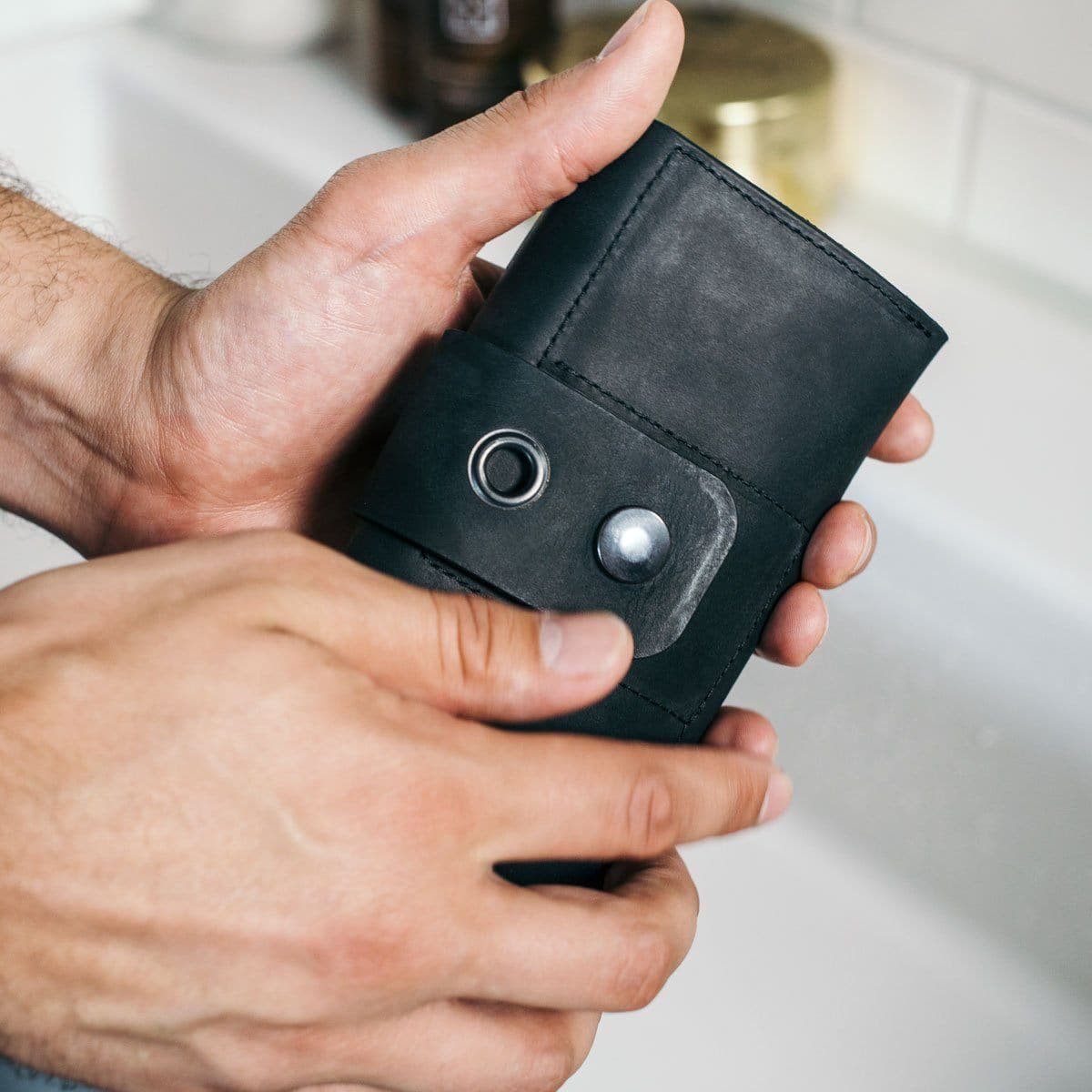 Ledertasche | Etui für Rasierer und Rasierpinsel – Bild 4