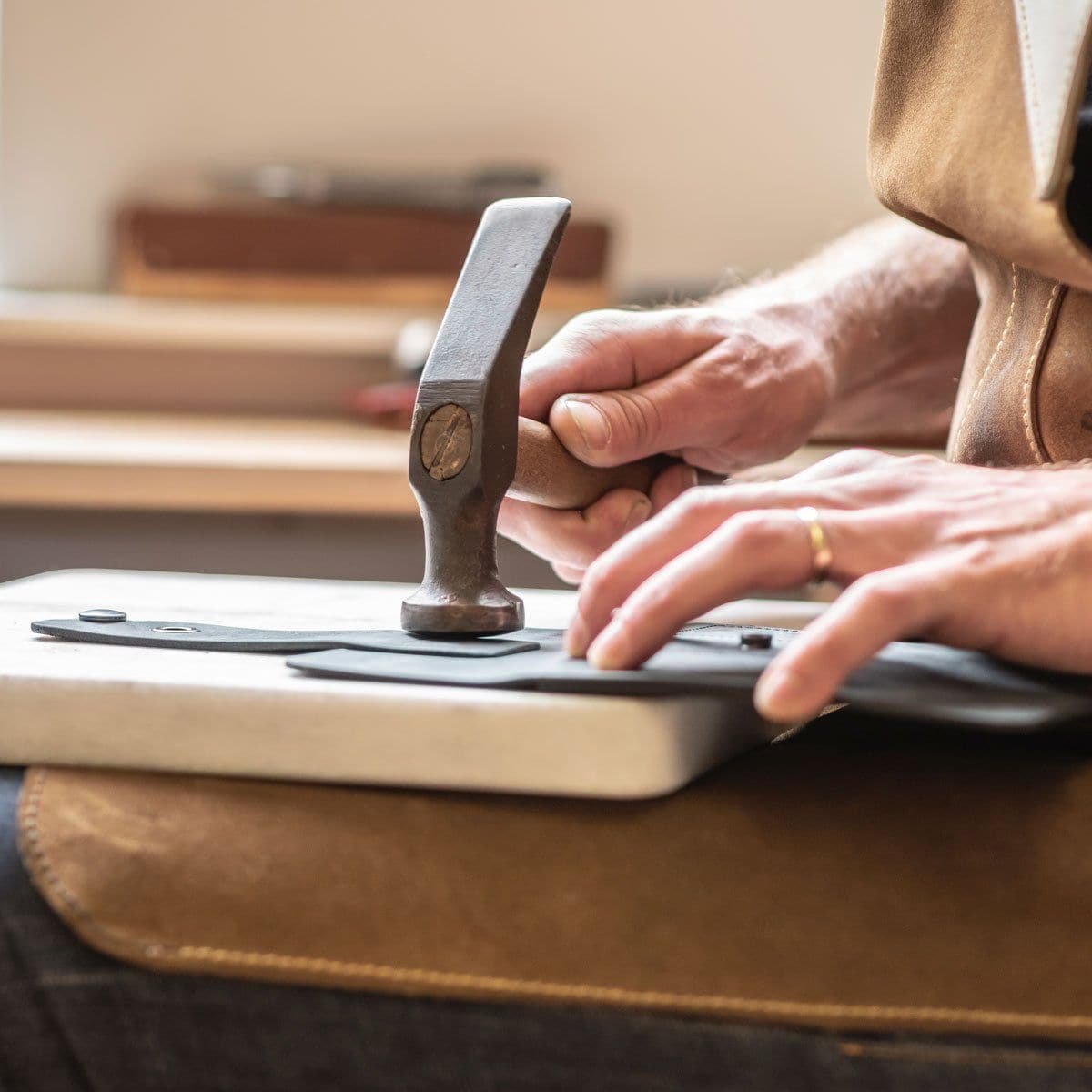 Ledertasche | Etui für Rasierer und Rasierpinsel – Bild 7