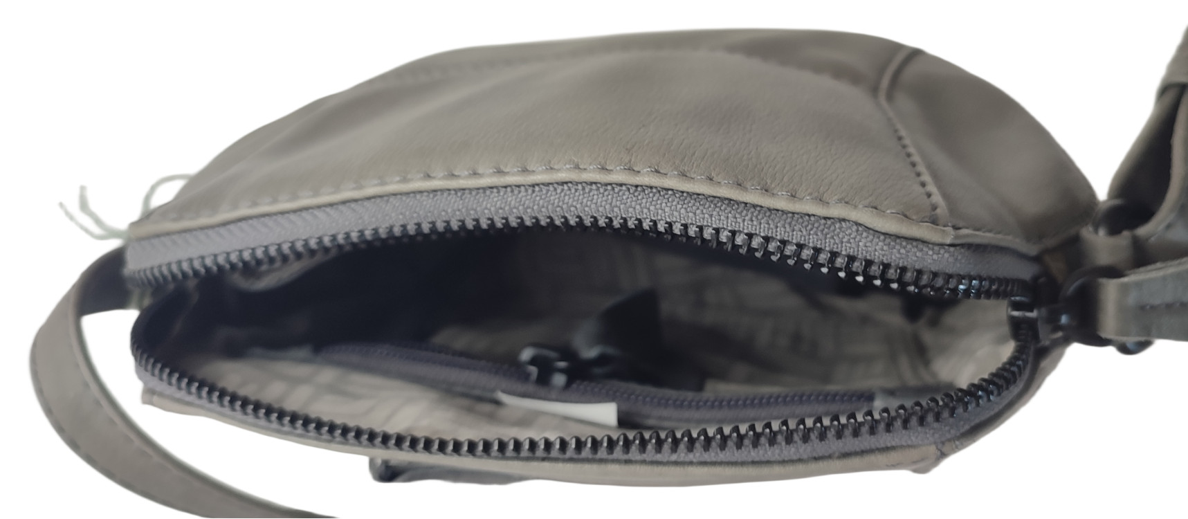 VOi BALLINA Ledertasche Damen klein Crossbody Bag aus Rindsleder – leichte, praktische Sommertasche – B-Ware mit Lagerspuren, neuwertig, 100 % funktionsfähig – Bild 7