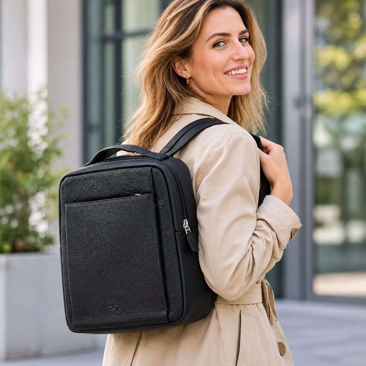 VOI leather design MAXIMA Lederrucksack Damen schwarz mit Laptopfach – Bild 7