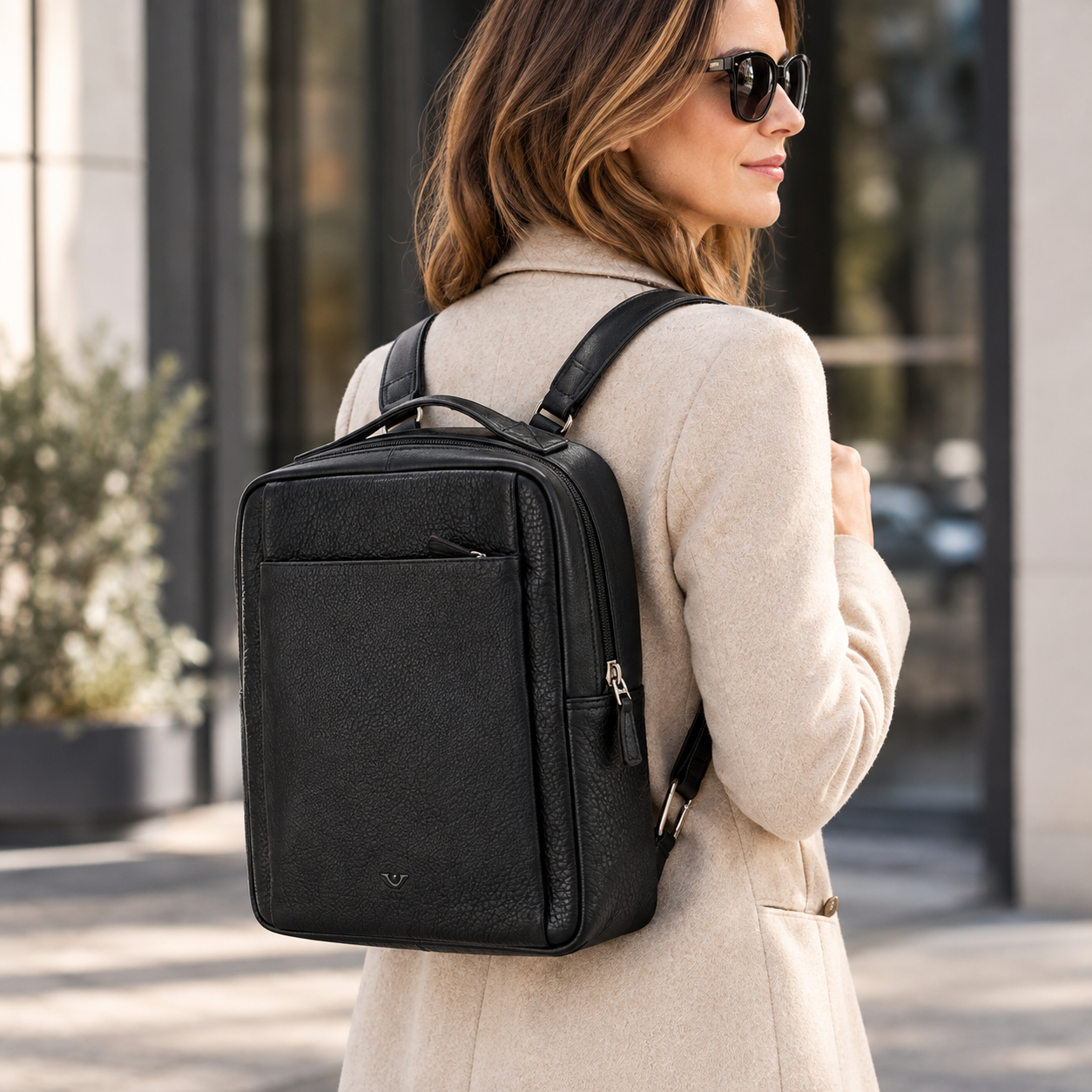 VOI leather design MAXIMA Lederrucksack Damen schwarz mit Laptopfach – Bild 6